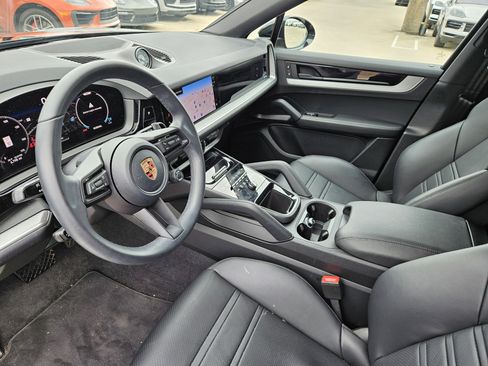 Certified 2026 Porsche Cayenne Coupe AWD/4WD image 4
