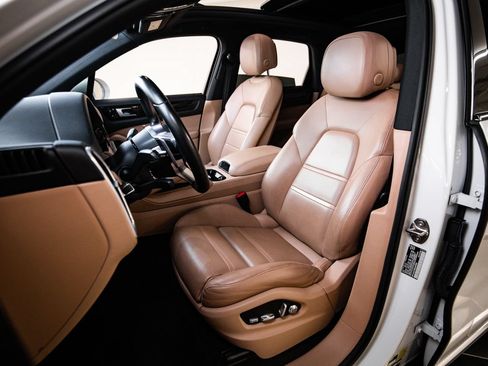 Used 2019 Porsche Cayenne AWD/4WD image 5