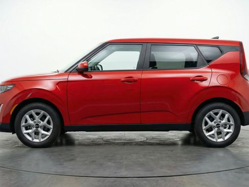 Used 2025 Kia Soul LX w/ LX Technology Package FWD image 5