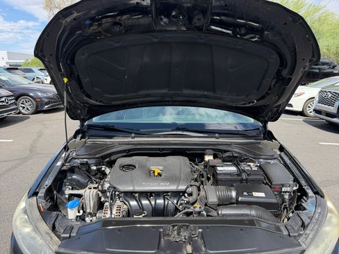 Used 2017 Hyundai Elantra Limited FWD image 22