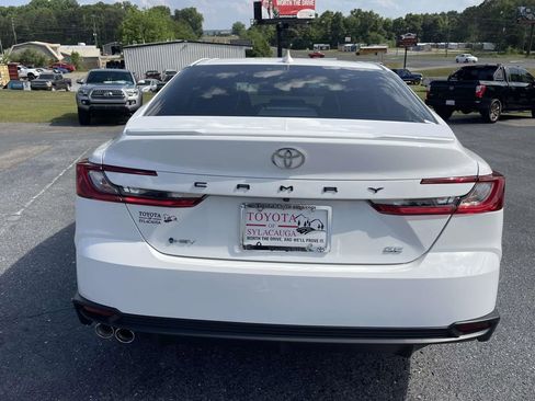 Used 2026 Toyota Camry SE FWD image 3