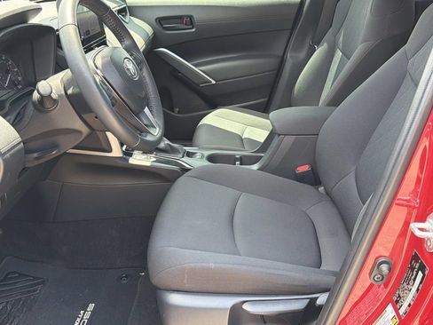 Used 2024 Toyota Corolla Cross LE w/ Moonroof Package FWD image 12