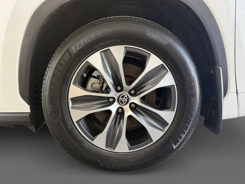 Used 2023 Toyota Highlander XLE FWD image 11