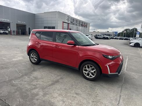 Certified 2024 Kia Soul LX w/ Option Group 015 FWD image 11