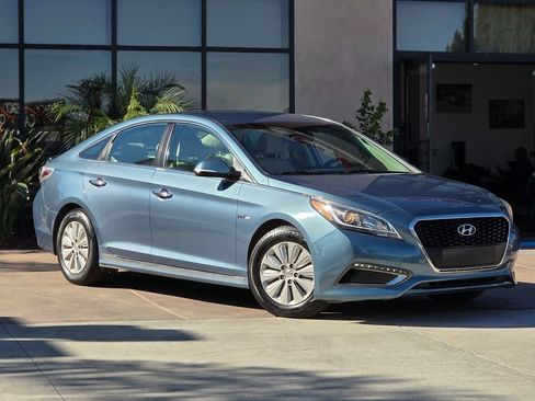 Used 2016 Hyundai Sonata SE image 3