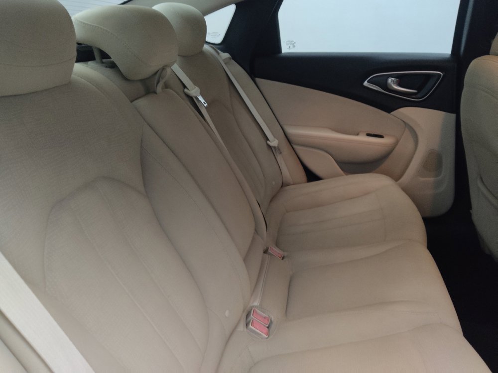 Used 2016 Chrysler 200 Limited FWD image 19