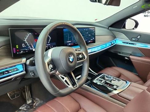 Used 2023 BMW 760i xDrive AWD/4WD image 18