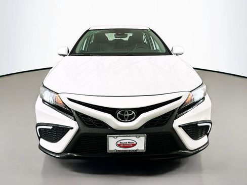 Used 2022 Toyota Camry SE image 2