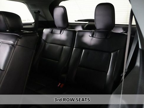 Used 2023 Ford Explorer Limited AWD/4WD image 11