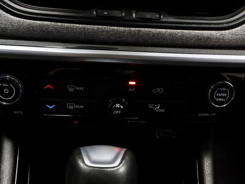 Used 2025 Jeep Compass Latitude image 29