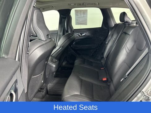 Used 2022 Volvo XC60 B5 Momentum w/ Protection Package Premier image 17