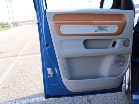 New 2025 Volkswagen ID. Buzz 1st Edition image 9