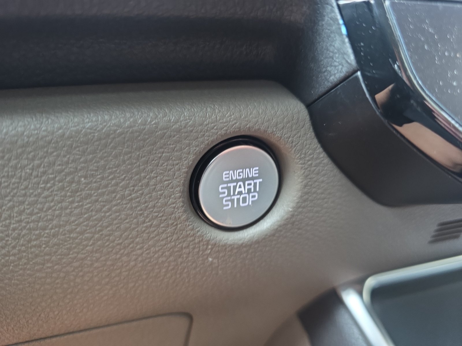 Certified 2026 Kia Carnival EX FWD image 17