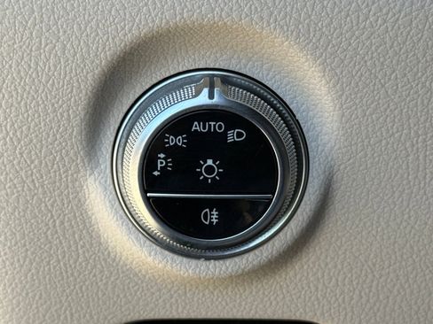 Used 2025 Mercedes-Benz C 300 Sedan image 31