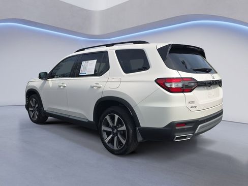Certified 2025 Honda Pilot Elite image 3