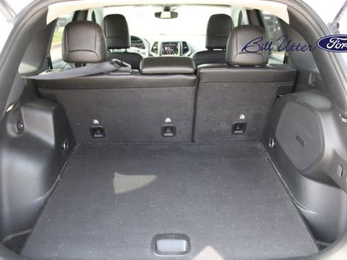 Used 2022 Jeep Cherokee Trailhawk w/ Sun, Sound & Nav Group image 10