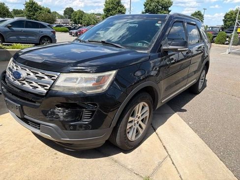 Used 2018 Ford Explorer XLT w/ Equipment Group 202A AWD/4WD image 2