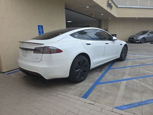 Used 2021 Tesla Model S Plaid image 3