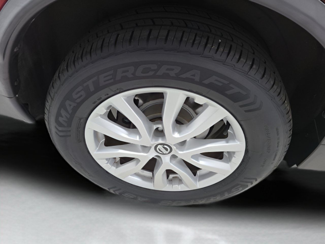 Used 2017 Nissan Rogue SV AWD/4WD image 9