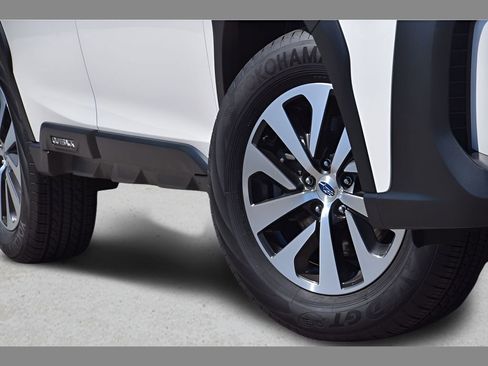 Certified 2025 Subaru Outback Premium w/ Popular Package #1A AWD/4WD image 11