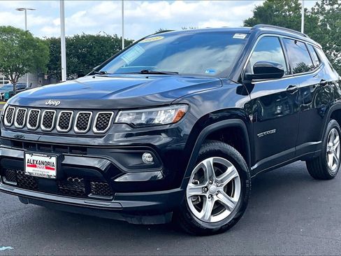 Used 2023 Jeep Compass Latitude AWD/4WD image 1