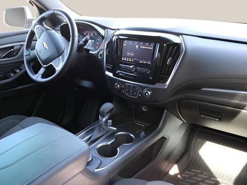 Used 2023 Chevrolet Traverse LT image 18