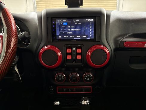 Used 2017 Jeep Wrangler Unlimited Rubicon w/ Connectivity Group image 16