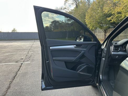 Certified 2025 Audi Q5 2.0T Premium Plus w/ Premium Plus Package image 20