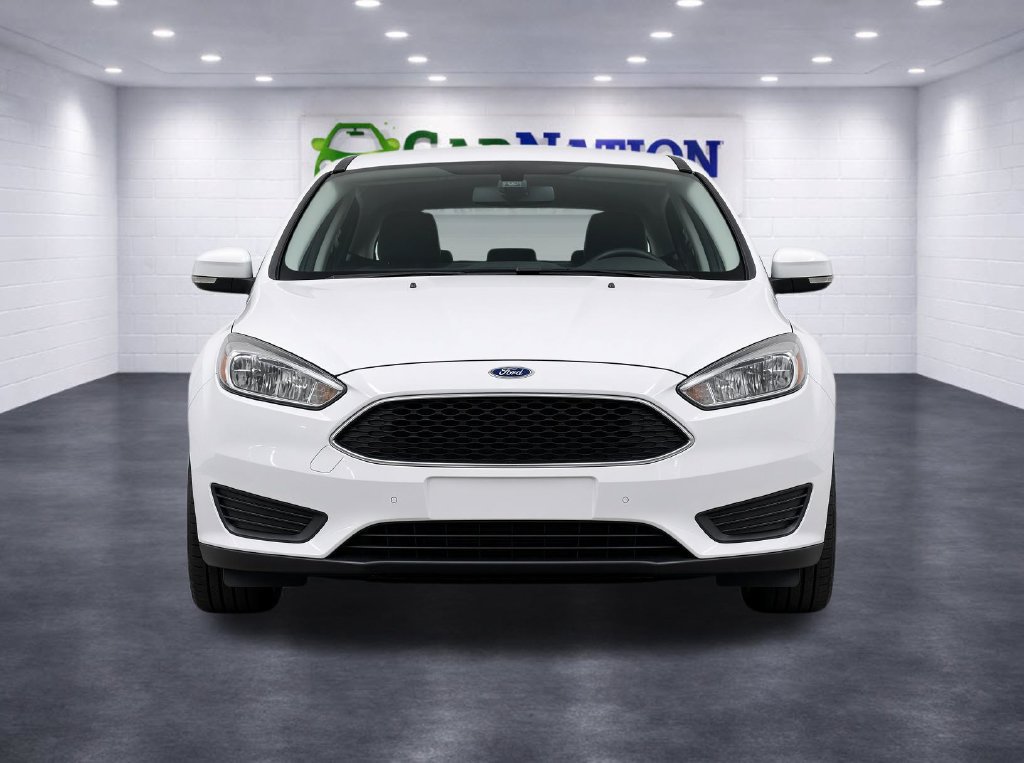 Used 2015 Ford Focus SE w/ Equipment Group 201A FWD image 2
