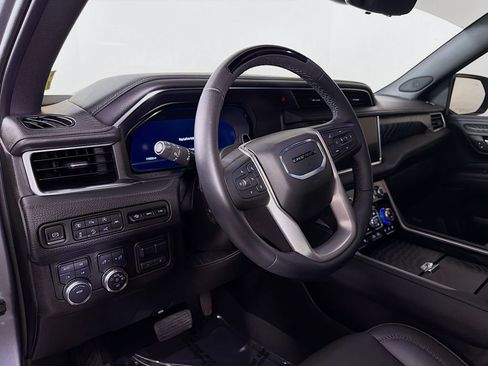 Used 2024 GMC Yukon XL Denali w/ Advanced Technology Package AWD/4WD image 10