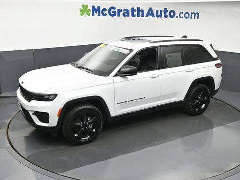 Used 2023 Jeep Grand Cherokee Altitude AWD/4WD image 25