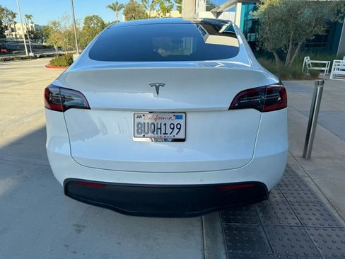 Used 2024 Tesla Model Y Long Range RWD image 6