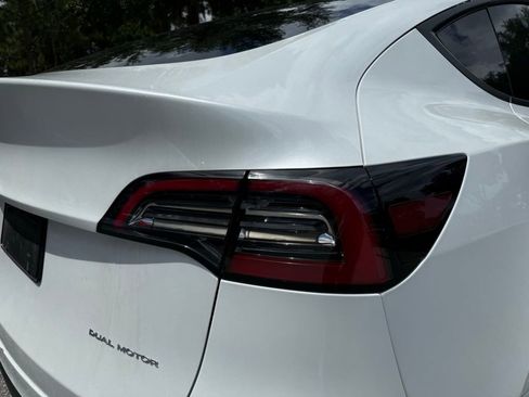 Used 2024 Tesla Model Y Long Range AWD/4WD image 11