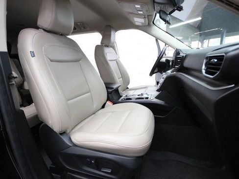 Used 2022 Ford Explorer XLT w/ Equipment Group 202A image 37