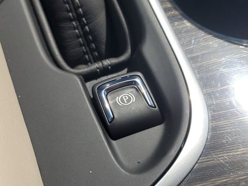Used 2020 Buick Envision Essence AWD/4WD image 31
