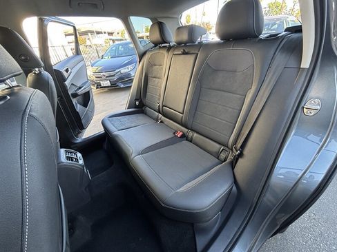 Used 2024 Volkswagen Taos SE FWD image 18