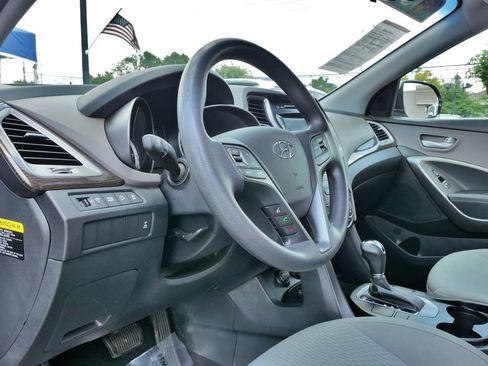 Used 2017 Hyundai Santa Fe SE w/ Cargo Package AWD/4WD image 22