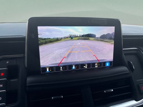 Used 2021 Chevrolet Tahoe Z71 w/ Z71 Off-Road Package AWD/4WD image 13