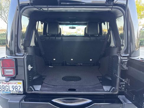 Used 2018 Jeep Wrangler Unlimited Sahara image 10