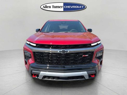 New 2026 Chevrolet Traverse Z71 w/ Driver Confidence Package AWD/4WD image 2