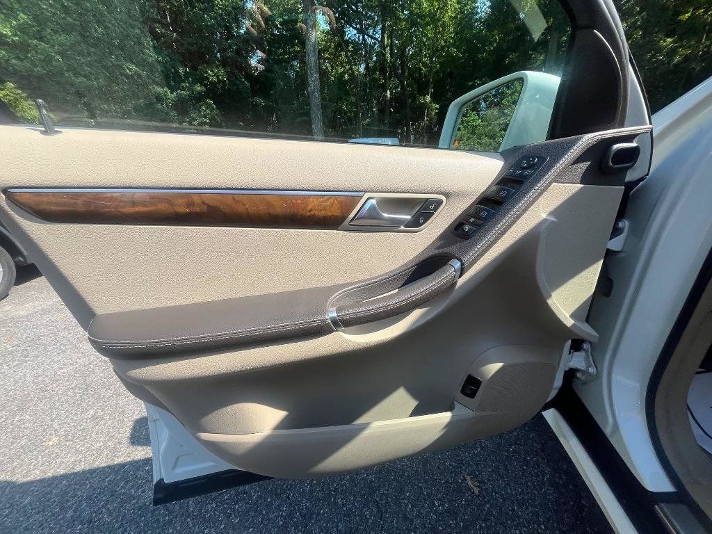 Used 2011 Mercedes-Benz R 350 4MATIC image 15