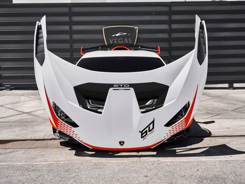 Used 2024 Lamborghini Huracan STO RWD image 23