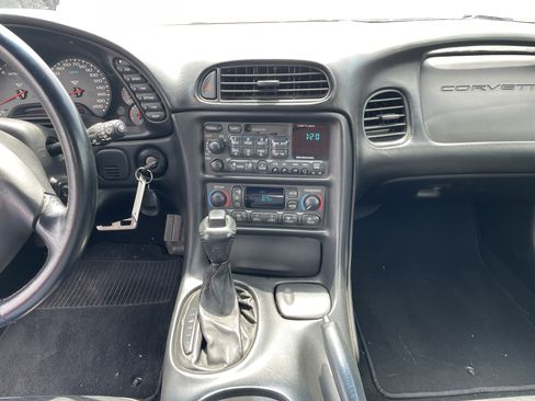 Used 2001 Chevrolet Corvette Convertible w/ Preferred Equipment Group2 RWD image 5