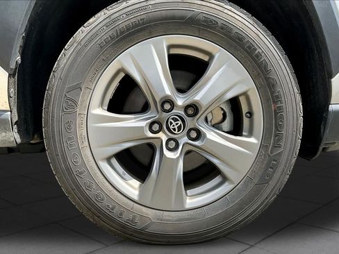Used 2022 Toyota RAV4 XLE AWD/4WD image 21