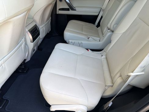 Used 2023 Lexus GX 460 Luxury w/ Sport Design Package AWD/4WD image 23