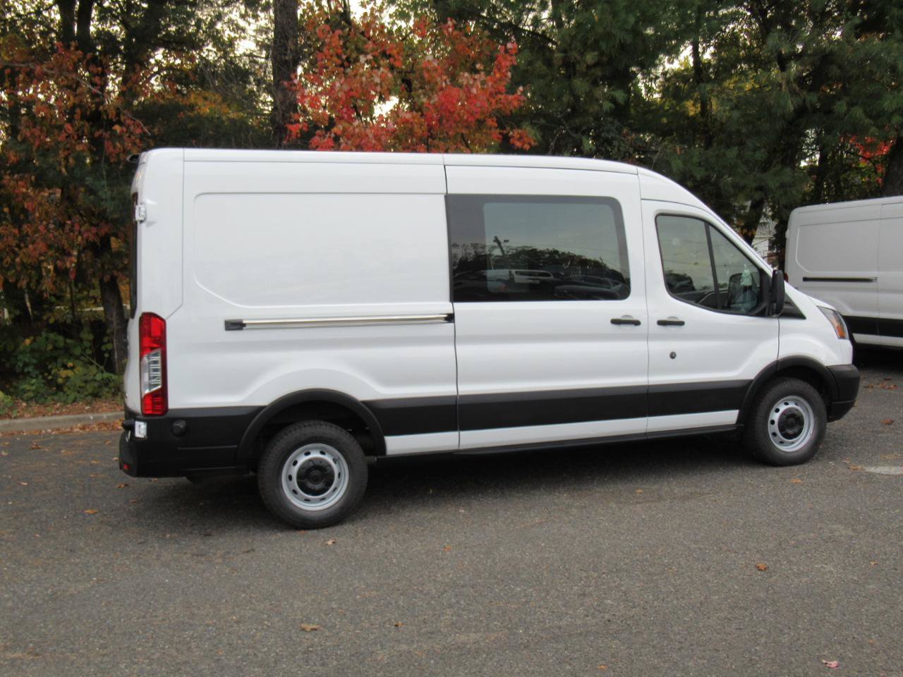 Used 2019 Ford Transit 250 148 Medium Roof RWD image 5