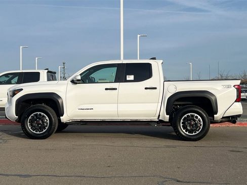 Certified 2025 Toyota Tacoma TRD Off-Road image 9