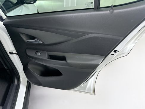 Used 2025 Buick Envista Preferred image 28