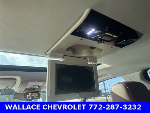 Used 2020 Chevrolet Suburban Premier w/ Premier Plus Edition image 17