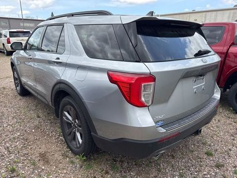 Used 2022 Ford Explorer XLT w/ Equipment Group 202A AWD/4WD image 6
